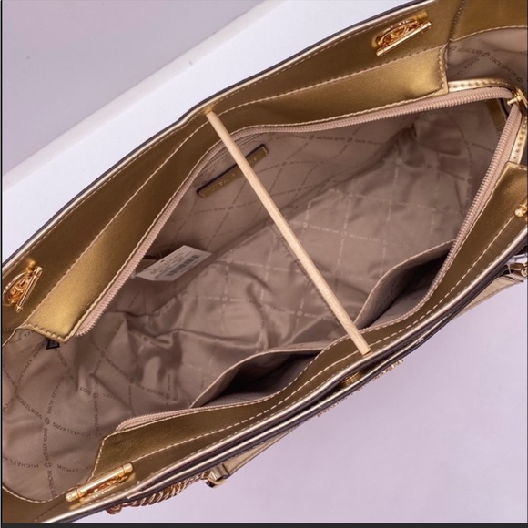 Michael Kors Large Chain Shoulder Bag and Wallet Set - Picture 10 of 11